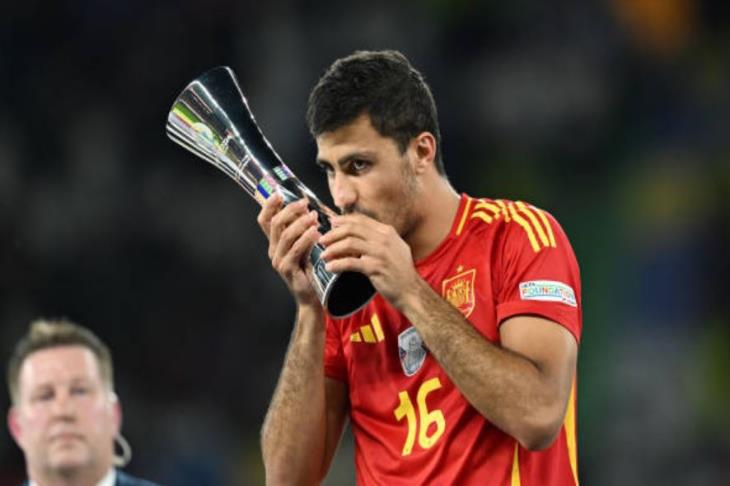 رودري لاعب منتخب إسبانيا